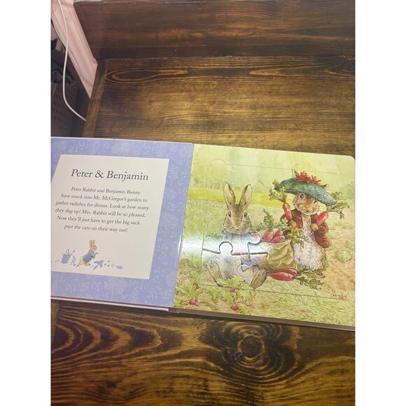 Peter Rabbit 5 Puzzles Book - Picture 5 of 9